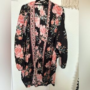 Billabong Black and Floral Kimono M/L